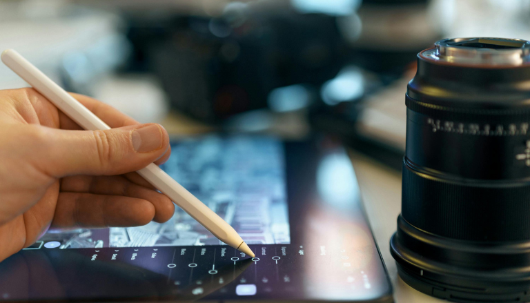 Impact of Digital Tools on Workplace Experience